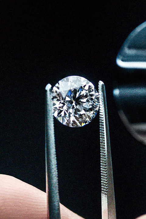 Kim cương có tăng giá không? Giá của kim cương có bị biến động như giá vàng không?